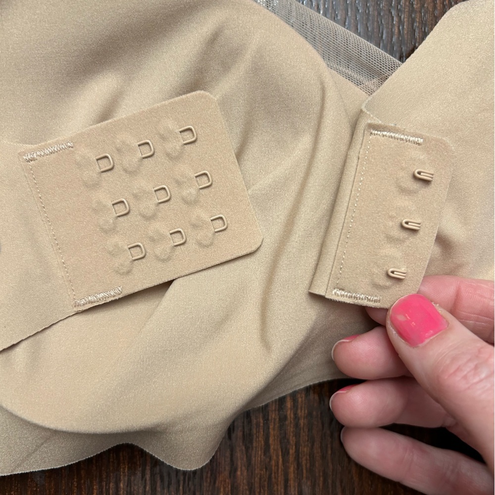 HONEYLOVE Crossover Mesh Detail Wireless Support Bra Size M Sand Adjustable - Picture 4 of 5